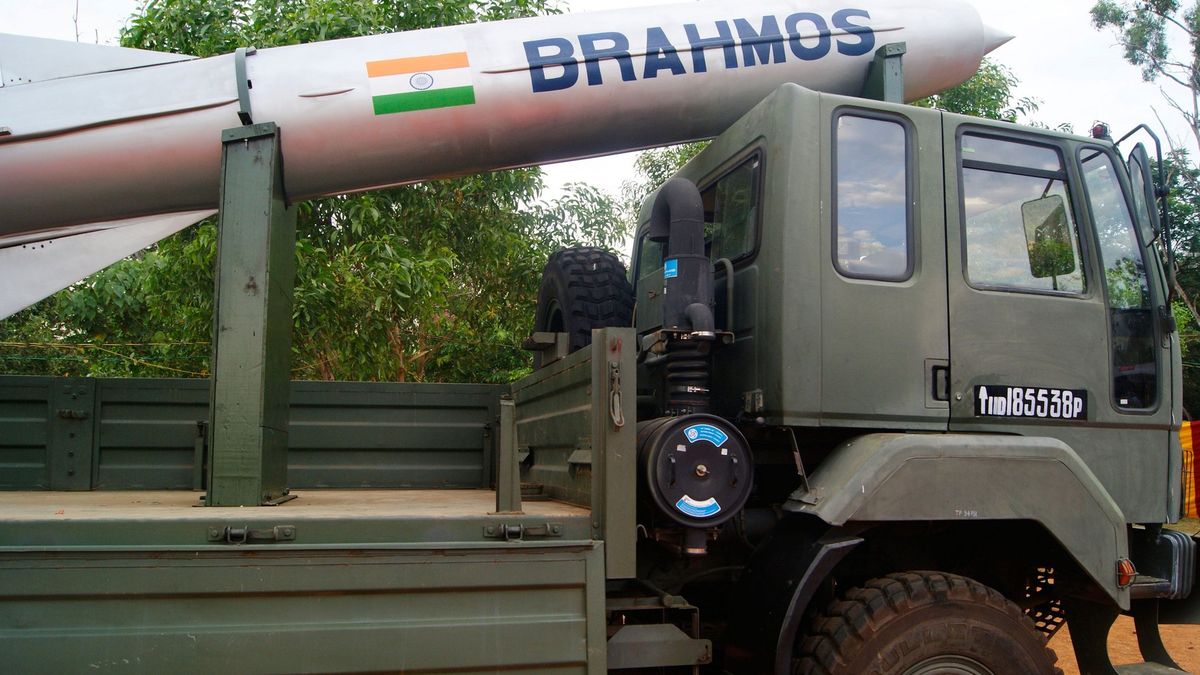 Za nechtěné odpálení rakety na Pákistán dostanou indičtí důstojníci padáka